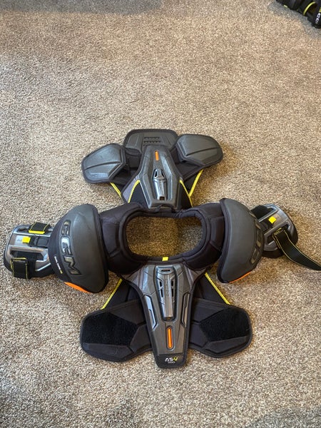 Small Senior CCM Tacks AS-V Pro Shoulder Pads
