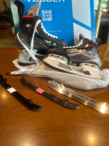 2024 Bauer Vapor 5x pro Hockey Skates Regular Width Size 3 (Used) & 3 Extra sets of Steel