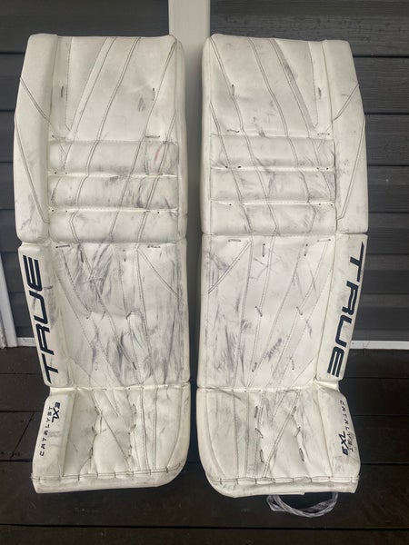 White Intermediate True Catalyst 7X3 Goalie Leg Pads (Used) | 31” +2”