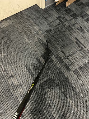 Senior Bauer Vapor Hyperlite Right Handed Hockey Stick P92M Pro Stock (Used)