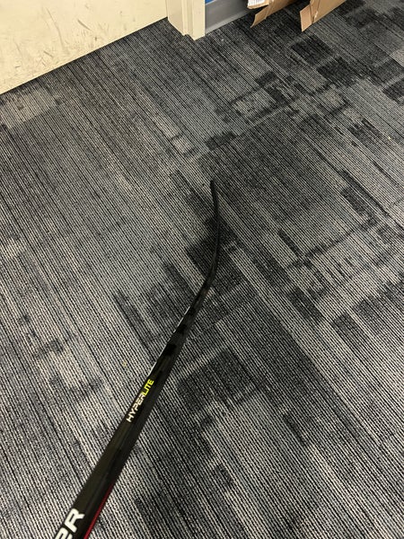 Senior Bauer Vapor Hyperlite Right Handed Hockey Stick P92M Pro Stock (Used)