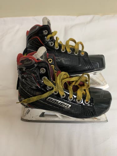 Bauer Vapor X900 Hockey Goalie Skates Size 2EE