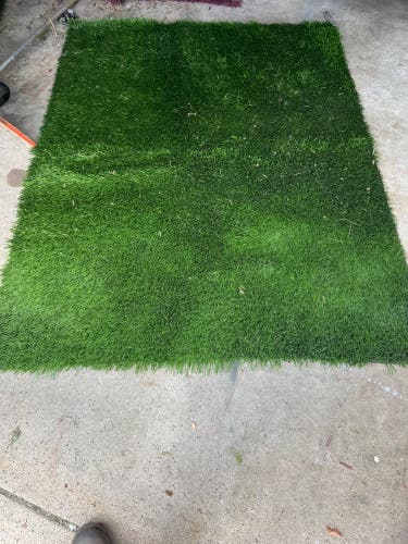 (New) 6ft by 4 1/2ft synthetic turf mat for hitting golf balls