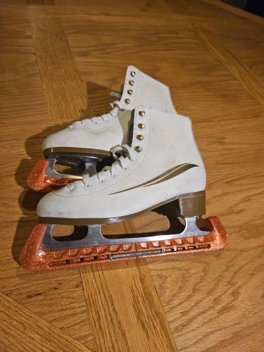 {Blank} Figure Skates B Adult 7 (Used)
