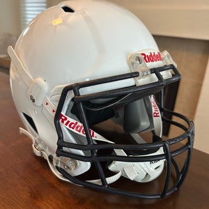 Extra Large/ Large Youth Riddell Victor Helmet (New)