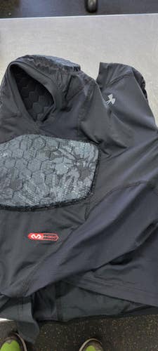 Used Under Armour PADDED SHIRT FB Top Youth Black MD 11497-S000152351