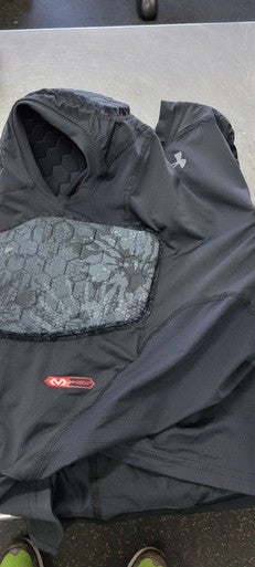 Used Under Armour PADDED SHIRT FB Top Youth Black MD 11497-S000152351