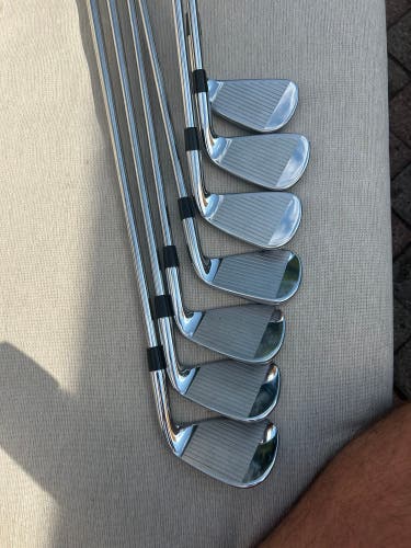 Men's Callaway Rogue ST Pro Left Hand Iron Set Stiff Flex 7 Pieces Steel Shaft (Used)