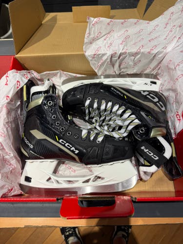 CCM Tacks AS-V Hockey Skates Size 8 Regular Width with Step Steel (New)