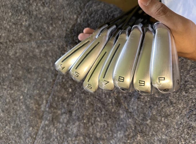 Men's TaylorMade P-790 Right Handed Iron Set Stiff Flex 7 Pieces Steel Shaft (New)