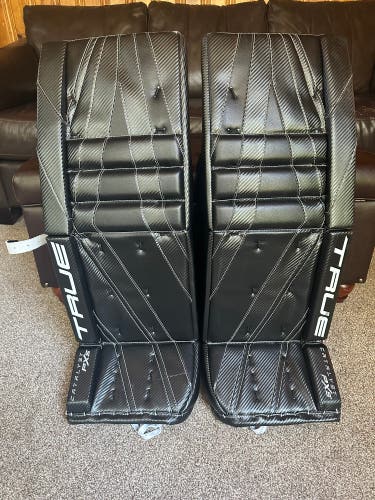 32" 2025 True Catalyst PX5 Goalie Leg Pads (Used)