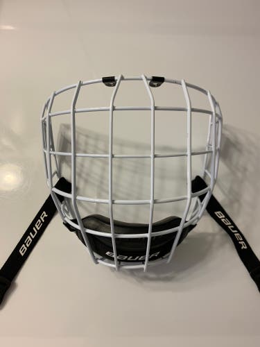 Old shape Bauer Profile II cage medium/white