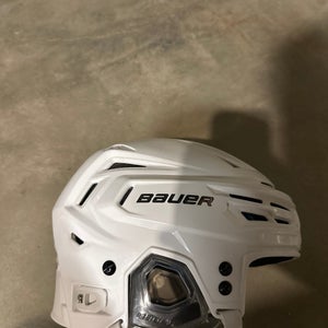 Medium Bauer Re-Akt 150 Helmet (Used)