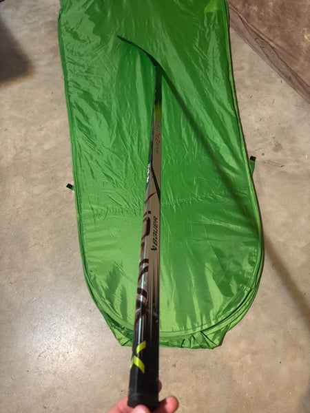 Junior Bauer Vapor Hyperlite 2 Right Handed Hockey Stick P92 (Used)