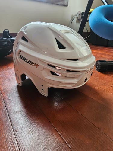 Small Bauer Re-Akt 155 Helmet (Used)
