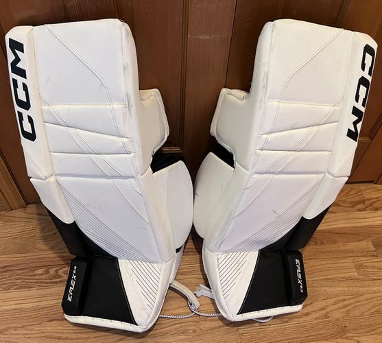 31" CCM Eflex 6.9 Goalie Leg Pads (Used)