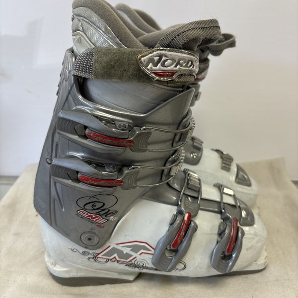 Mondo Size 24 US Womens Size 7 NORDICA ONE Flex Index 40 Ski Boots