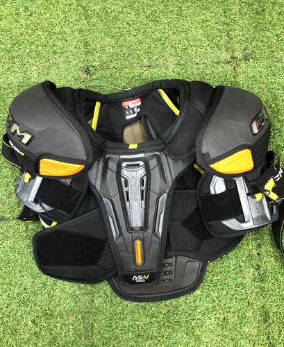 Small Senior CCM Tacks AS-V Pro Shoulder Pads (Used)