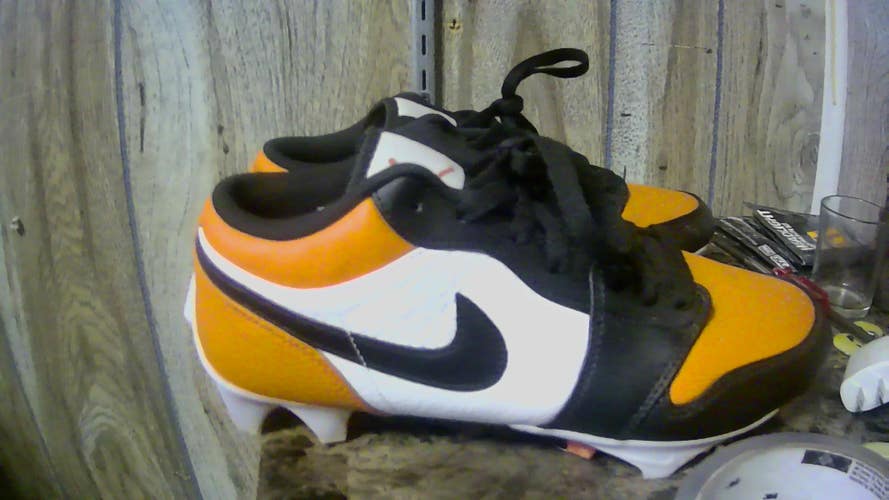 Men's Size M 10.0 (W 11.0) Adult Air Jordan Low Shattered Backboard Style Cleats (Used)