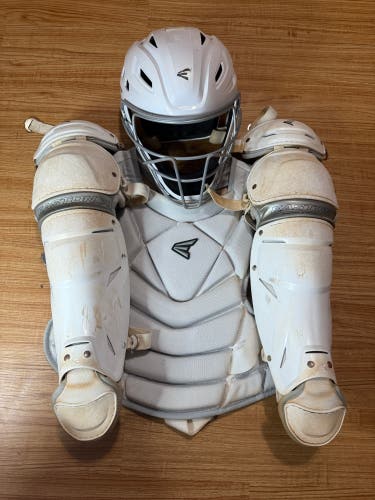 White Youth Easton Jen Schro The Fundamental Catcher's Set | Size: Medium