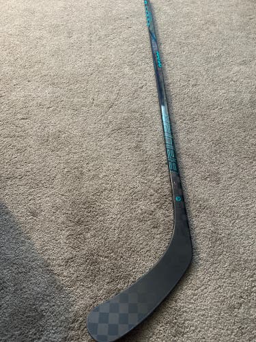 Junior Bauer Twitch Right Handed 50 flex Hockey Stick P92 (New)