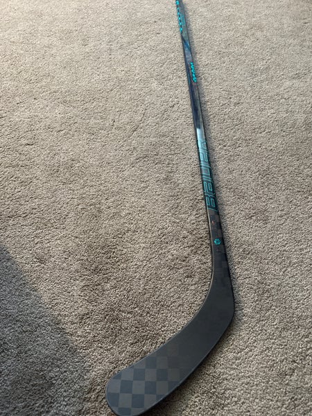 Junior Bauer Twitch Right Handed 50 flex Hockey Stick P92 (New)