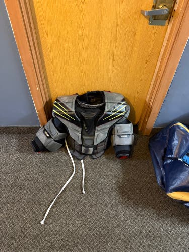 Small Bauer Hyperlite Goalie Chest Protector (Used)