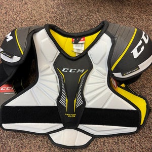 Men's Medium Senior CCM Vector Plus Shoulder Pads (New)