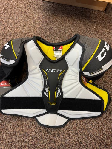 Men's Medium Senior CCM Vector Plus Shoulder Pads (New)