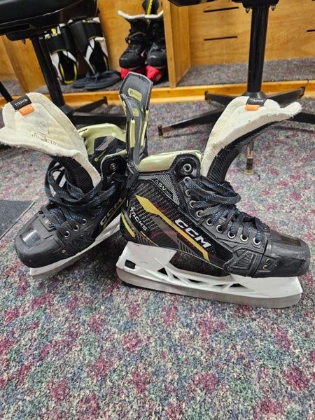 CCM AS-V Pro Hockey Skates Wide Width 8.5 (Used)