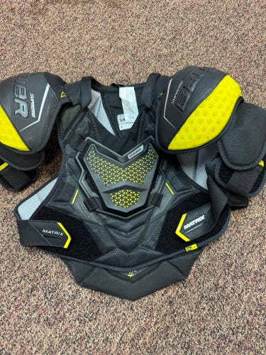 Men's Large Senior Bauer Supreme Matrix Shoulder Pads (New)