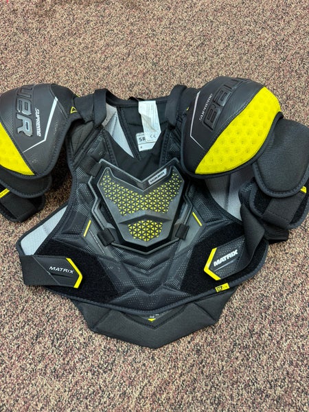 Men's Large Senior Bauer Supreme Matrix Shoulder Pads (New)