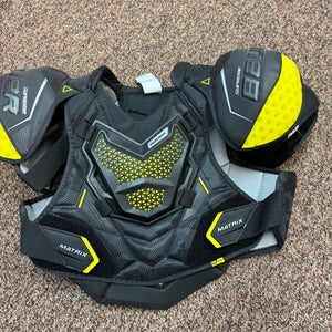 Men's Medium Senior Bauer Supreme Matrix Shoulder Pads (New)