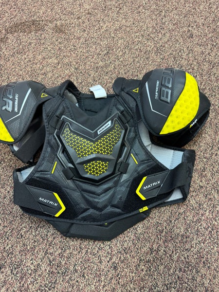 Men's Medium Senior Bauer Supreme Matrix Shoulder Pads (New)