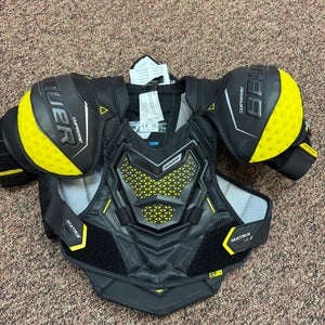 Men's Small Junior Bauer Supreme Matrix Shoulder Pads (New)