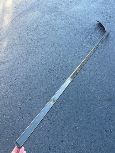 Senior Pro Blackout Hockey Stick Right Handed P28 Pro Stock (Used)