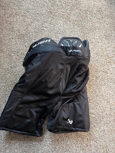 Senior Medium Bauer Flylite Hockey Pants (New)