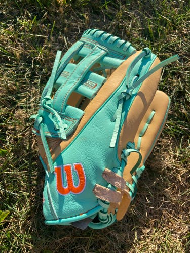 Wilson A800 RH Baseball Glove 12.5" (Used)