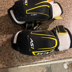Youth Medium CCM Super Tacks AS1 Elbow Pads (New)