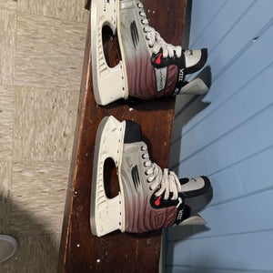 Bauer Vapor 8 Hockey Skates Regular Width 9 (Used)
