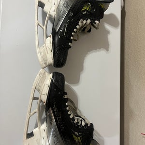 Bauer Vapor Hyperlite 2 Hockey Skates 9 (Used)
