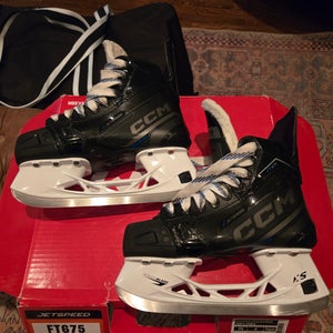 2024 CCM JetSpeed FT675 Hockey Skates Regular Width Size 4 (Used)
