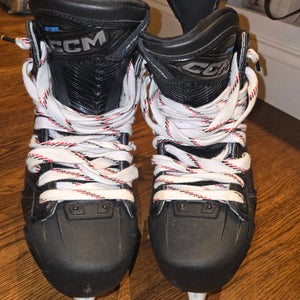2024 CCM JetSpeed FT690 Hockey Skates Wide Width 9 (Used)