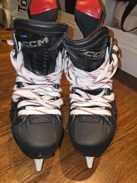 2024 CCM JetSpeed FT690 Hockey Skates Wide Width 9 (Used)