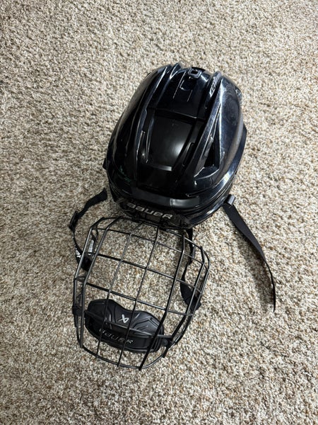 Medium Bauer Re-Akt 155 Helmet (New)