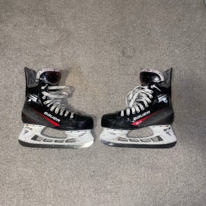 2023 Bauer Vapor 3X Hockey Skates Regular Width 8 (Used)