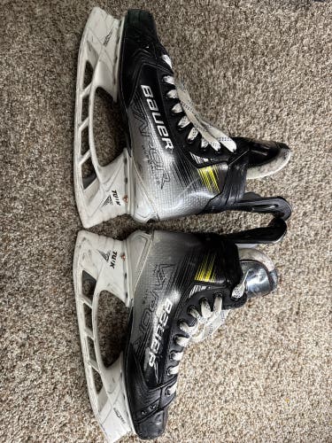 Bauer Vapor Hyperlite 2 Hockey Skates Pro Stock Size 6 (Used)