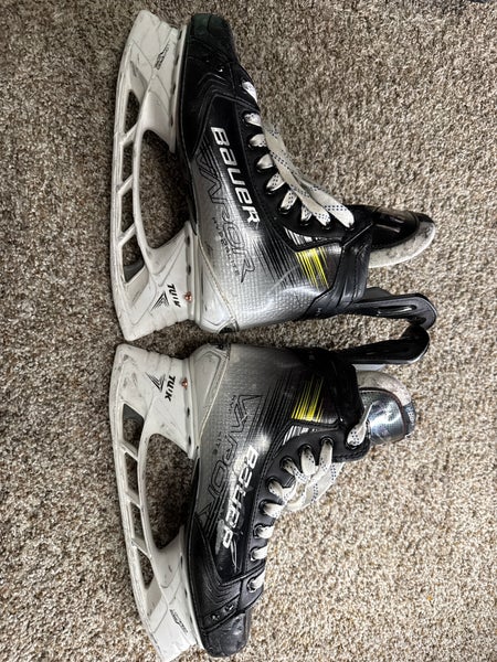 Bauer Vapor Hyperlite 2 Hockey Skates Pro Stock Size 6 (Used)