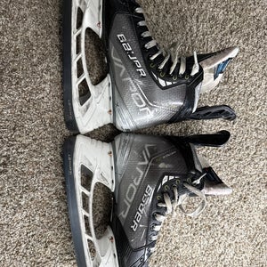 Bauer Vapor Hyperlite Hockey Skates  Pro Stock Size 6 (Used)