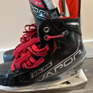 2021 Bauer Vapor X3.7 Hockey Skates Regular Width Size 6 (Used)